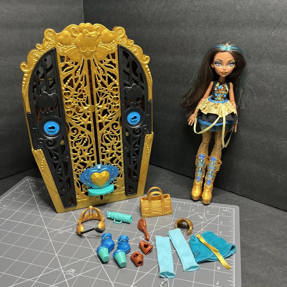 Monster High Skulltimate Secrets Monster Mysteries Cleo De Nile Doll Set